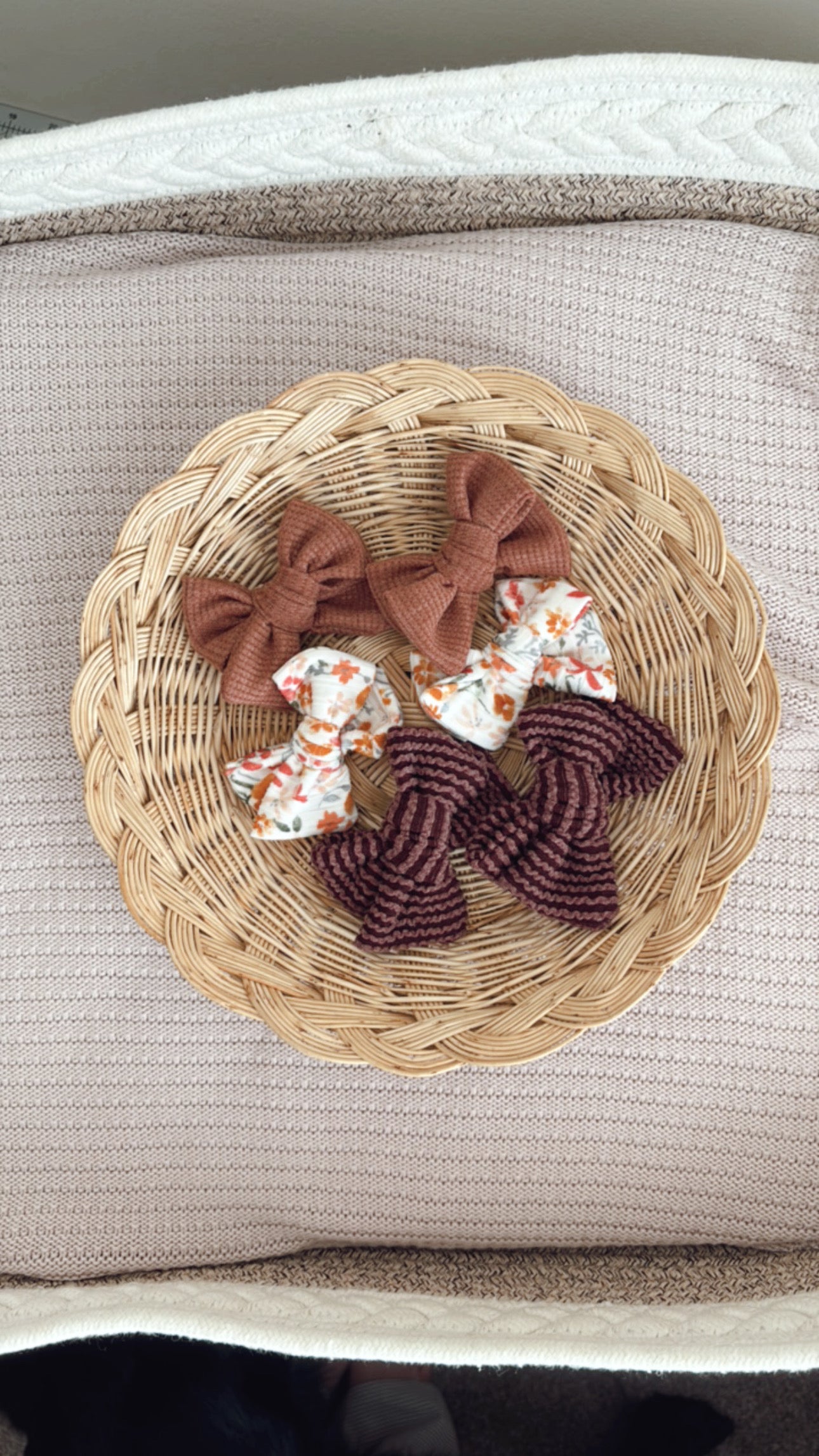 Maroon wavy piggies