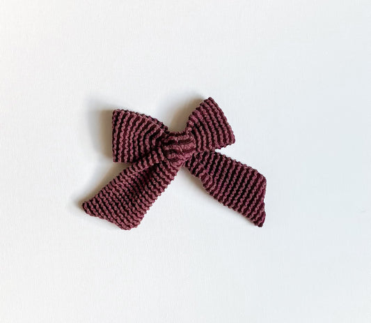 Maroon wavy bow clip