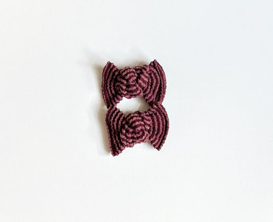 Maroon wavy clips