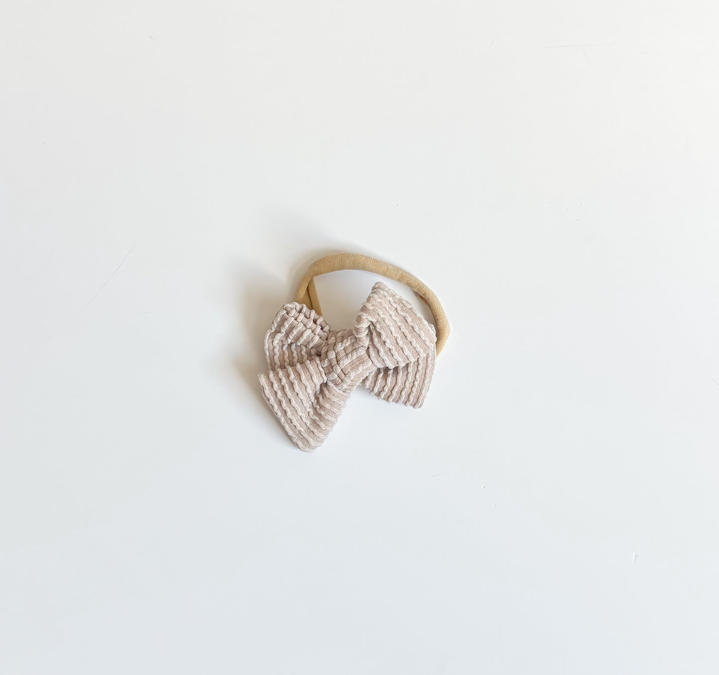 Beige wavy nylon