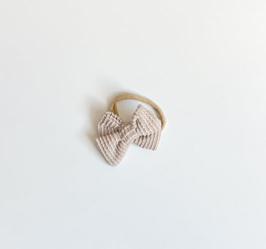 Beige wavy nylon