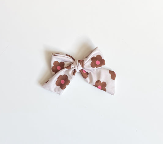 Brown daisy bow clip