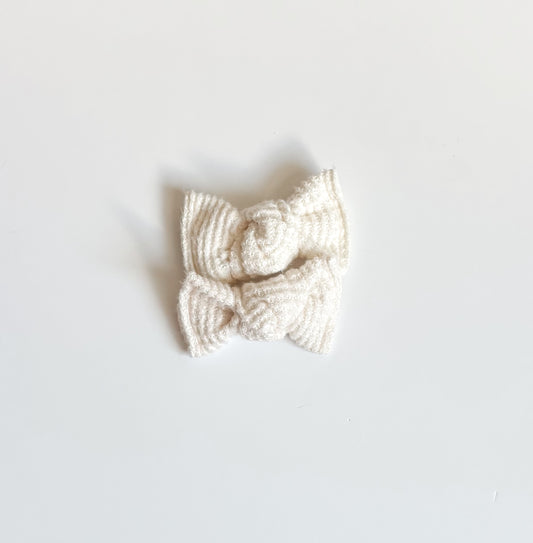 Ivory chunky waffle clips