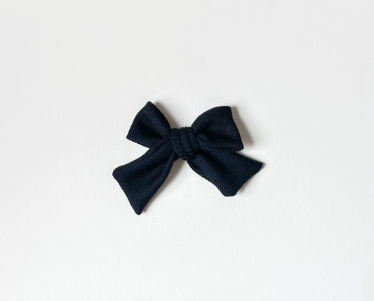 Black waffle knit bow clip