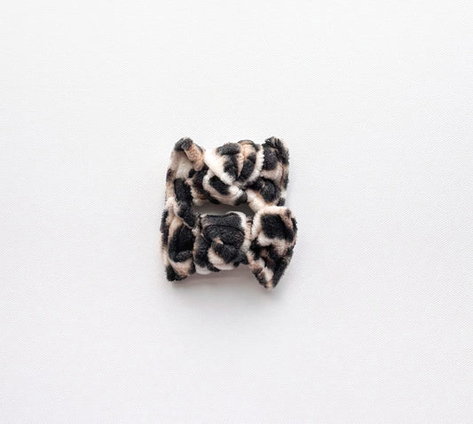 Fuzzy leopard clips
