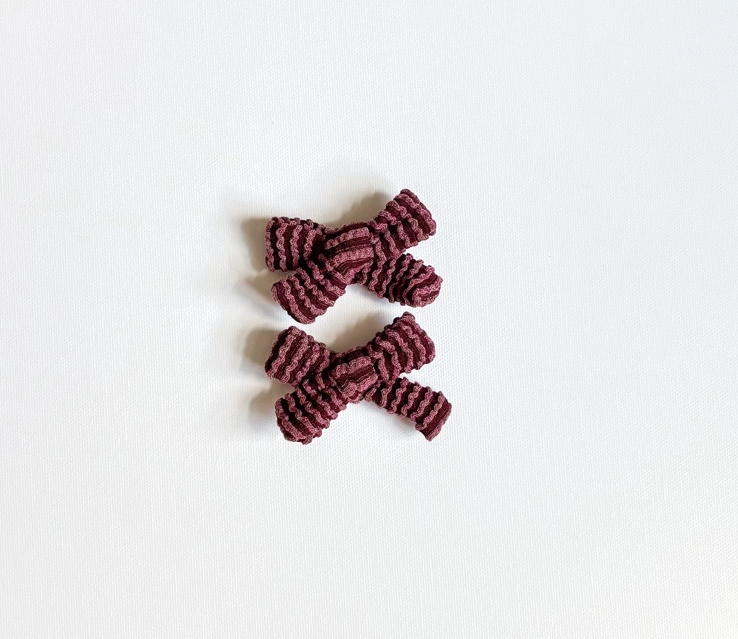 Maroon wavy mini piggies